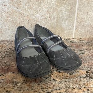 Little girls Lands End slip ons